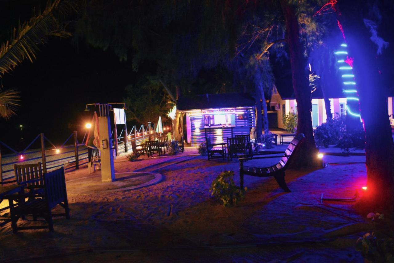 Tsunami Beach Hotel Arugam Bay Eksteriør billede
