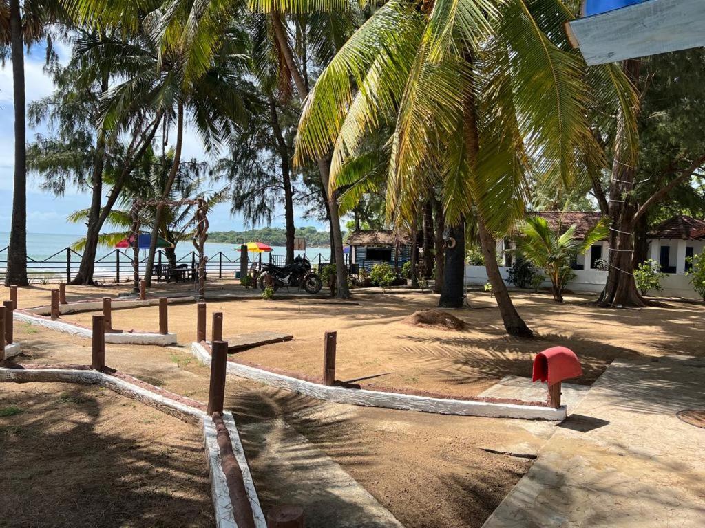Tsunami Beach Hotel Arugam Bay Eksteriør billede